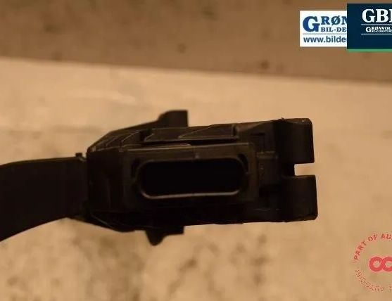 VOLKSWAGEN Passat B8 (2014-2023) Akseleratora / gāzes pedālis 5q1723503h 30867838