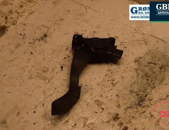 VOLKSWAGEN Passat B8 (2014-2023) Akseleratora / gāzes pedālis 5q1723503h 30867838