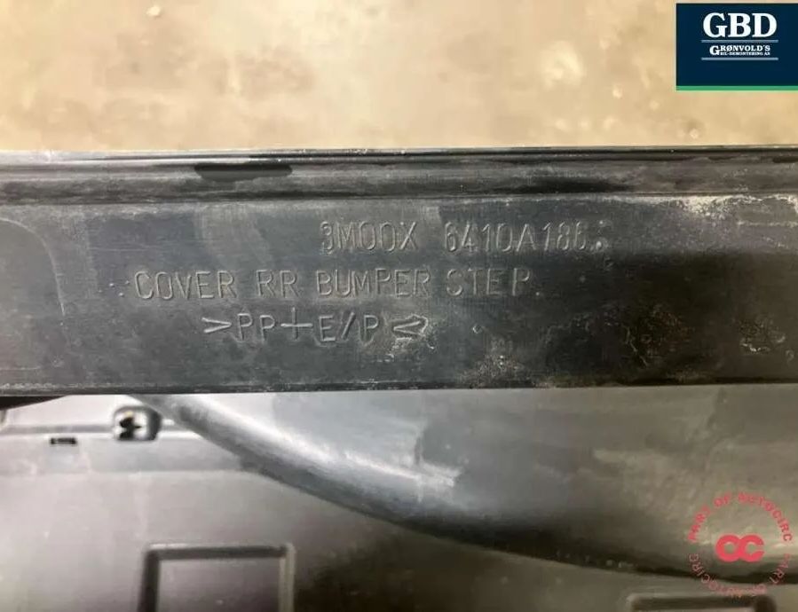 MITSUBISHI Pajero 4 generation (2006-2023) Priekšējā bampera vidusdaļa 6410a186,6410c441,6410c442 30894496