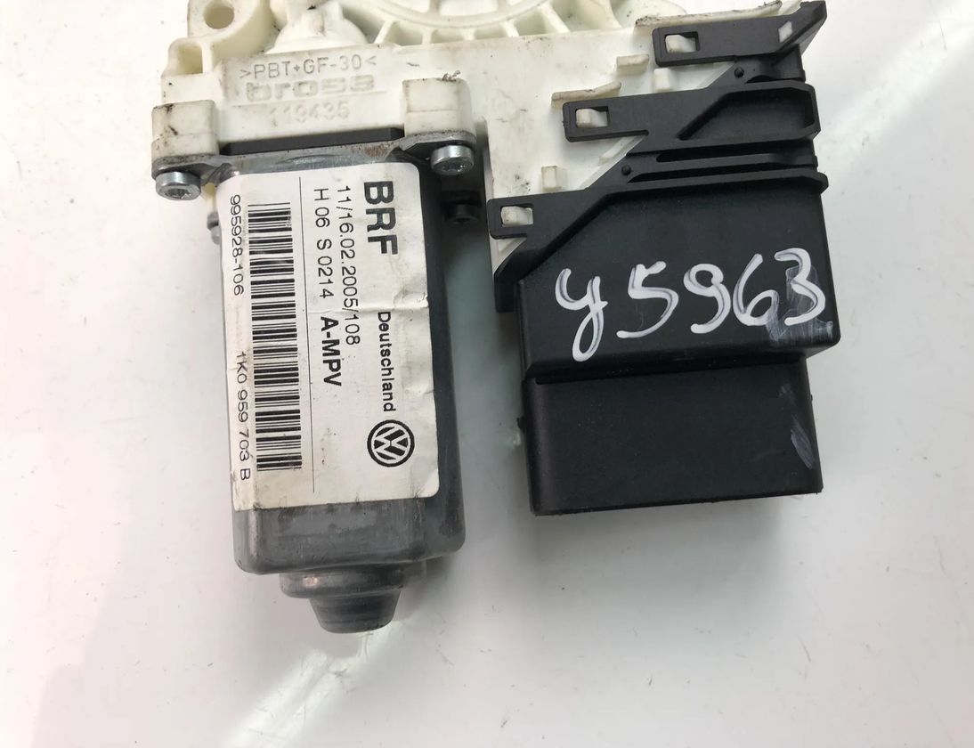 VOLKSWAGEN Touran 1 generation (2003-2015) Priekšējo labo durvju logu pacelšanas motorīts 1K0959703B 14758355