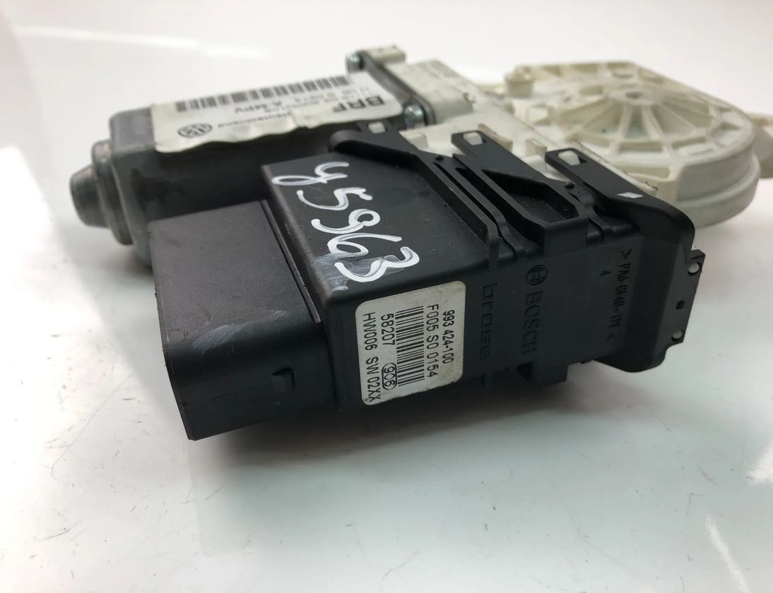 VOLKSWAGEN Touran 1 generation (2003-2015) Priekšējo labo durvju logu pacelšanas motorīts 1K0959703B 14758355