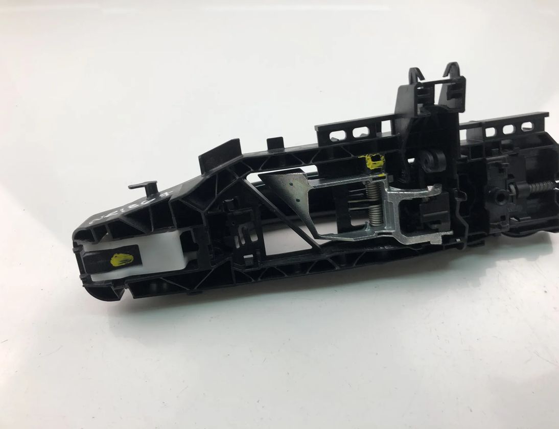 MERCEDES-BENZ C-Class W205/S205/C205 (2014-2023) Priekšējo kreiso durvju ārējais rokturis A0997601559 15181723