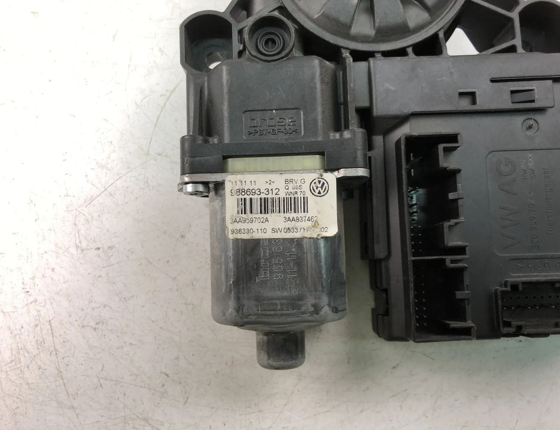 VOLKSWAGEN Golf 6 generation (2008-2015) Front Right Door Window Control Motor 3AA959702A 15263418