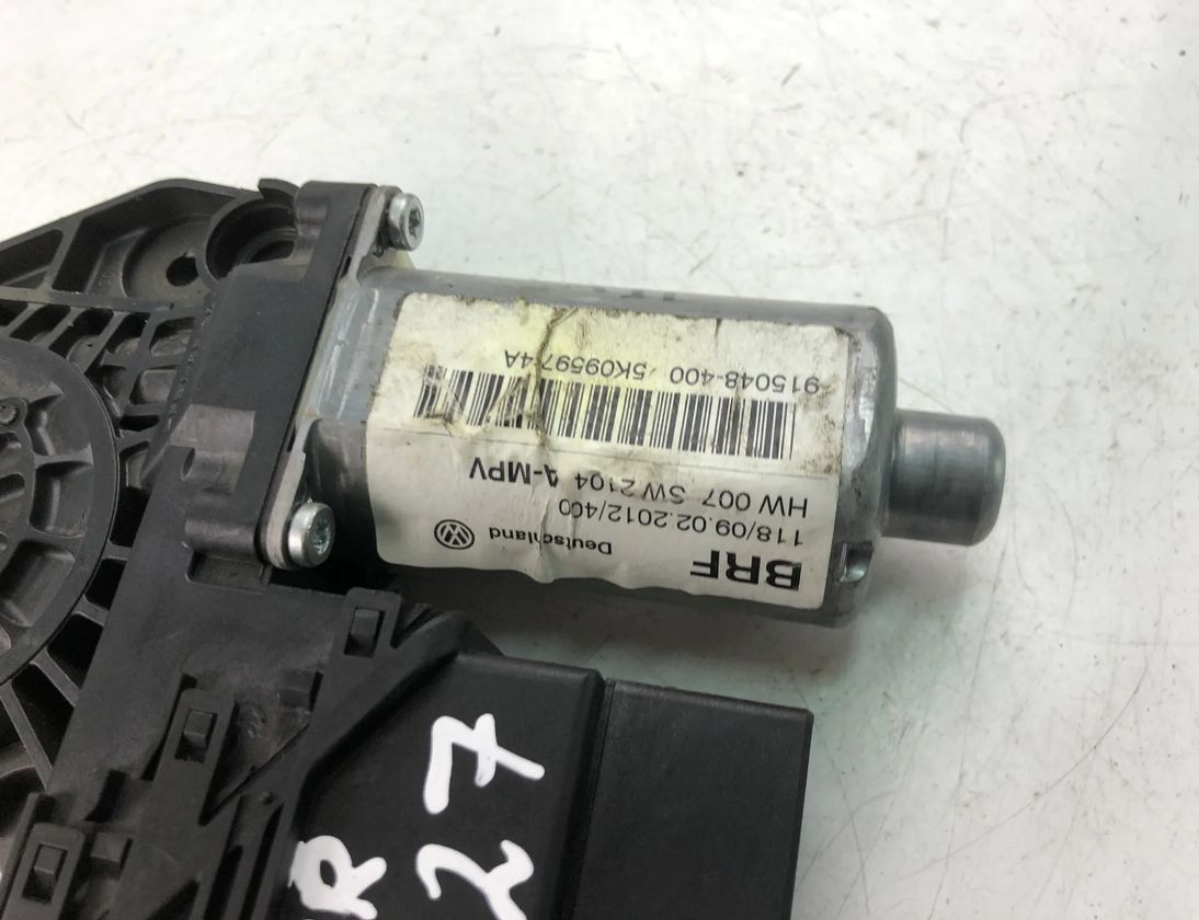 VOLKSWAGEN Touran 1 generation (2003-2015) Маторчик стеклоподъемника передней правой двери 5K0959704A 15334504