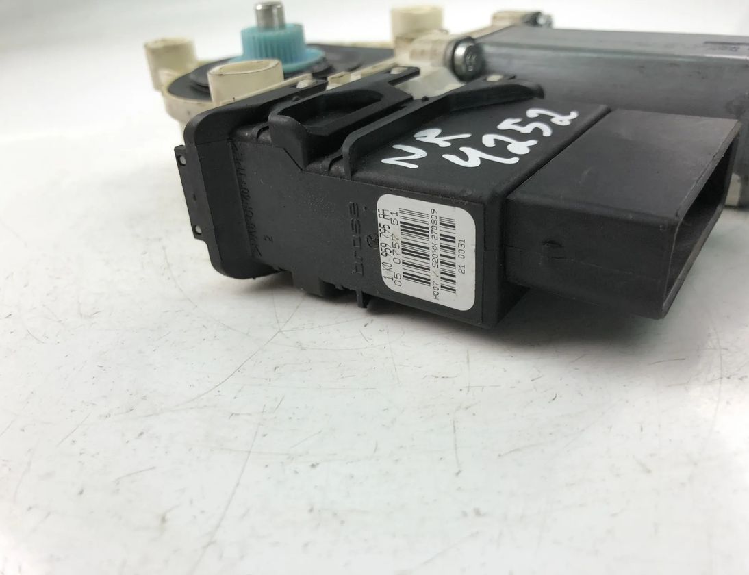 VOLKSWAGEN Touran 1 generation (2003-2015) Маторчик стеклоподъемника передней правой двери 1K0959703AK 15334922