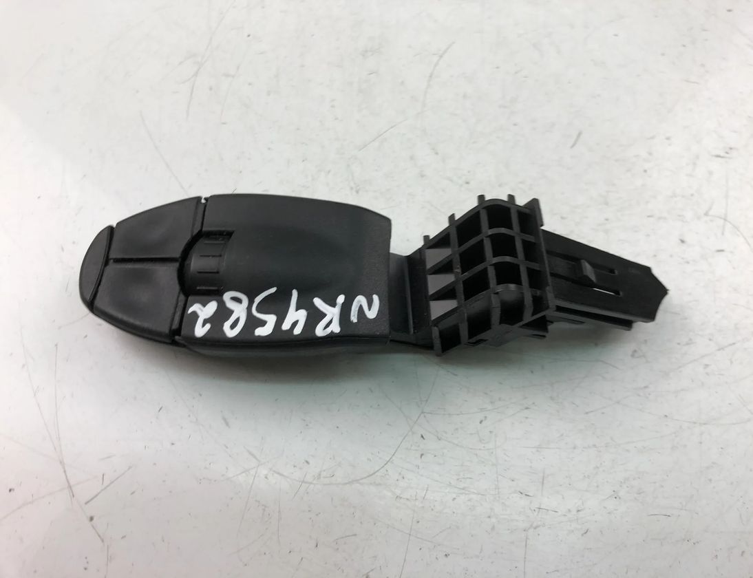 PEUGEOT 208 Peugeot 208 (2012-2015) Indicator Wiper Stalk Switch 96637157XT 15381634