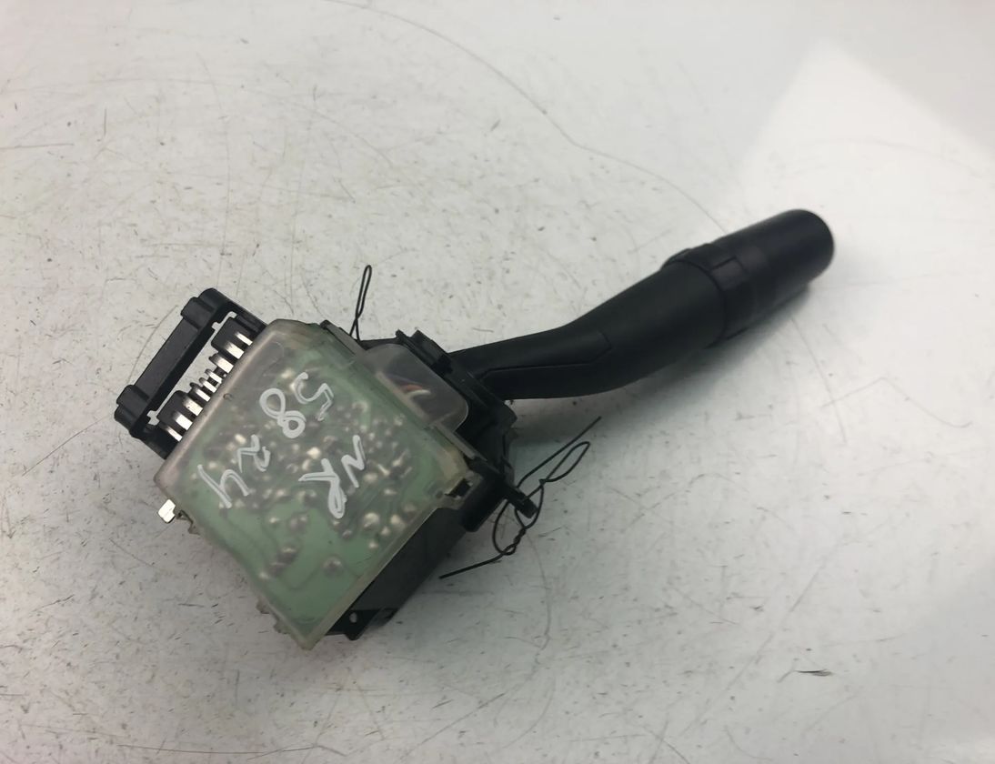 TOYOTA Hiace H20/H30/H40 (1977-1982) Pagrieziena rādītāja mehānisms 17A164 15431397