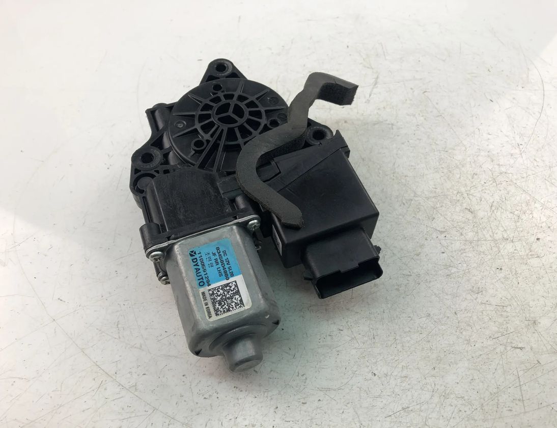 KIA Optima 4 generation (2015-2020) Priekšējo labo durvju logu pacelšanas motorīts 83450D4000 17522575