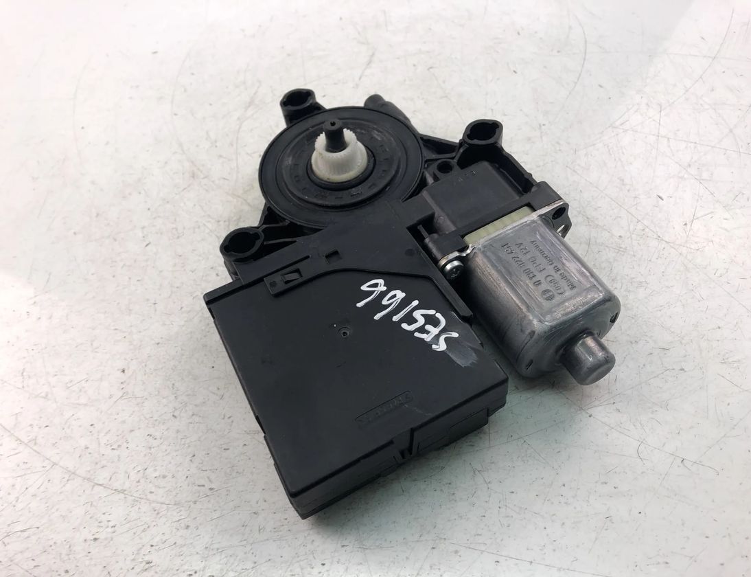 VOLKSWAGEN Passat B7 (2010-2015) Front Right Door Window Control Motor 3AA959702A 17522611