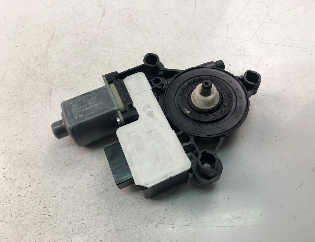 SEAT Leon 3 generation (2012-2020) Маторчик стеклоподъемника передней правой двери 5Q0959812 17522973