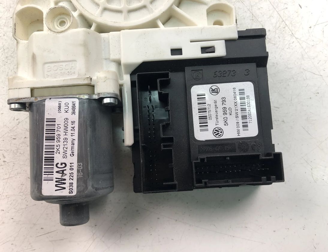 VOLKSWAGEN Caddy 4 generation (2015-2020) Priekšējo labo durvju logu pacelšanas motorīts 2K5959701 17542805