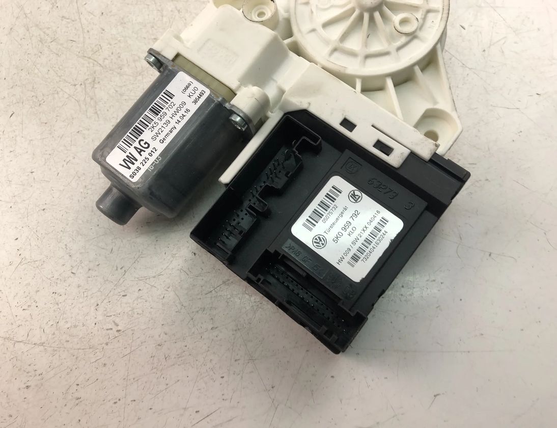 VOLKSWAGEN Caddy 4 generation (2015-2020) Маторчик стеклоподъемника передней правой двери 2K5959702 17543029