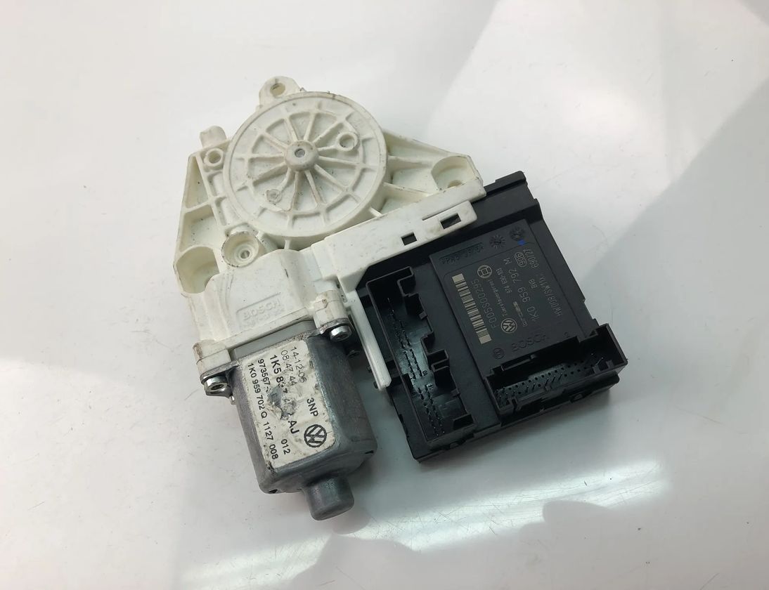 VOLKSWAGEN Golf 7 generation (2012-2024) Aizmugurējo kreiso durvju loga pacēlāja motorīts 1K0959702Q 17867250