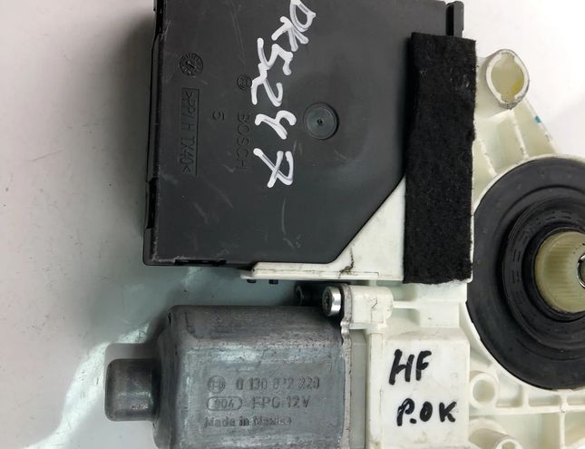 VOLKSWAGEN Golf 7 generation (2012-2024) Aizmugurējo kreiso durvju loga pacēlāja motorīts 1K0959702Q 17867250