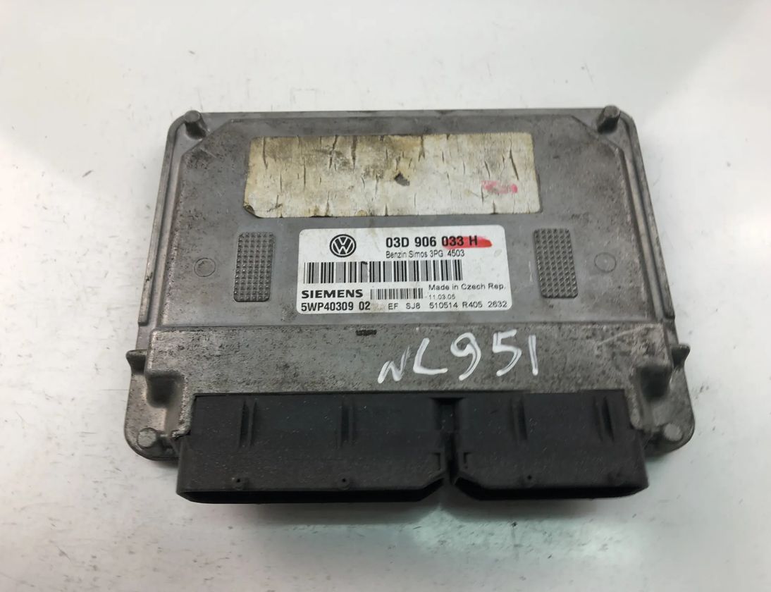 VOLKSWAGEN Fox 2 generation (2003-2009) Engine Control Unit ECU 03D906033H 18047185