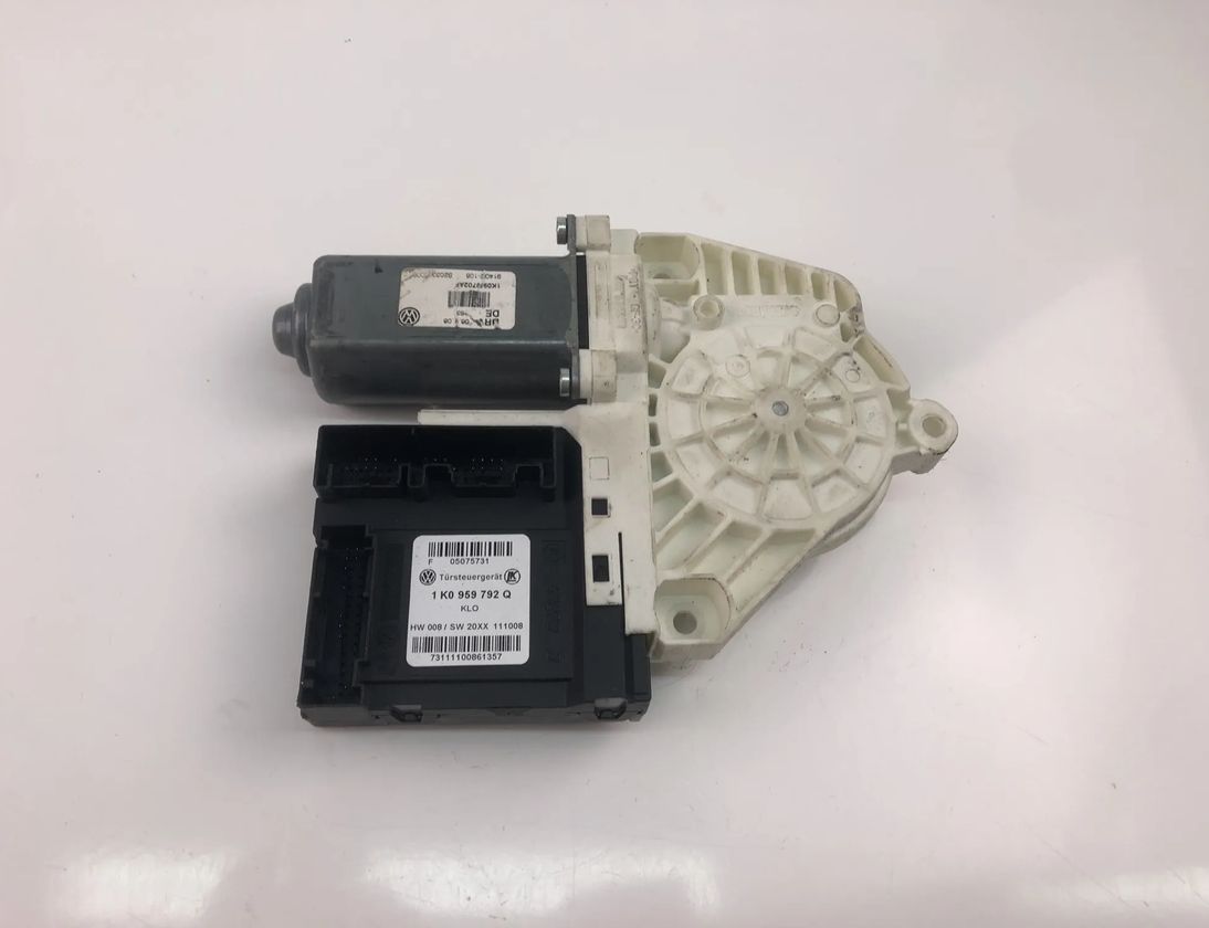 VOLKSWAGEN Passat B6 (2005-2010) Front Right Door Window Control Motor 992729105 19542170