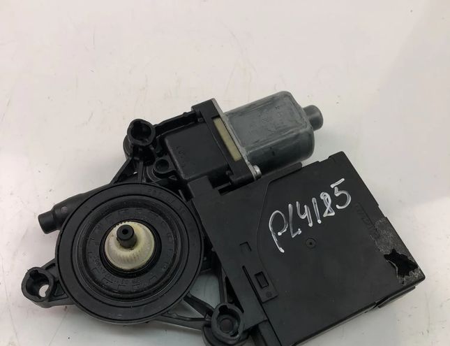 VOLKSWAGEN Passat B7 (2010-2015) Priekšējo labo durvju logu pacelšanas motorīts 3C0959792 20634486