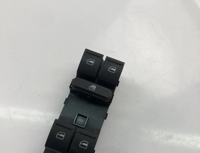 SEAT Altea 1 generation (2004-2013) Aizmugurējo kreiso durvju loga pacēlāja slēdži 1K4959857A 21661728