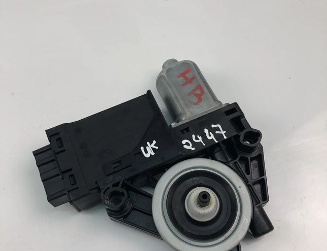 VOLVO XC60 2 generation (2017-2024) Маторчик стеклоподъемника передней правой двери 32283267 23808861