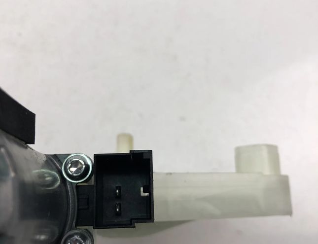 VOLKSWAGEN Passat B8 (2014-2023) Aizmugurējo kreiso durvju loga pacēlāja motorīts 5Q4959802D 24980642