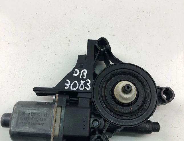 VOLKSWAGEN Passat B7 (2010-2015) Priekšējo labo durvju logu pacelšanas motorīts 3AA959702A 27802233