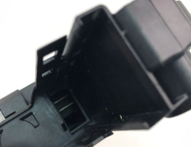 VOLKSWAGEN Passat B7 (2010-2015) Priekšējo labo durvju logu pacelšanas motorīts 3AA959702A 27802233