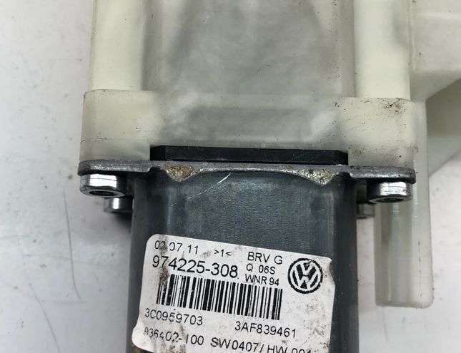 VOLKSWAGEN Passat B6 (2005-2010) Priekšējo labo durvju logu pacelšanas motorīts 3C0959703 27802785