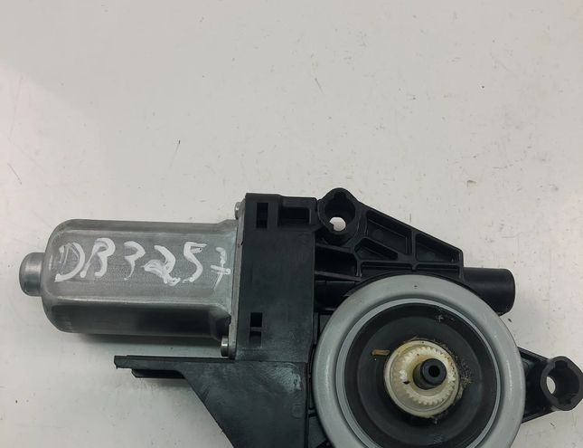 VOLVO V40 2 generation (2012-2020) Front Right Door Window Control Motor 966269103 27840454