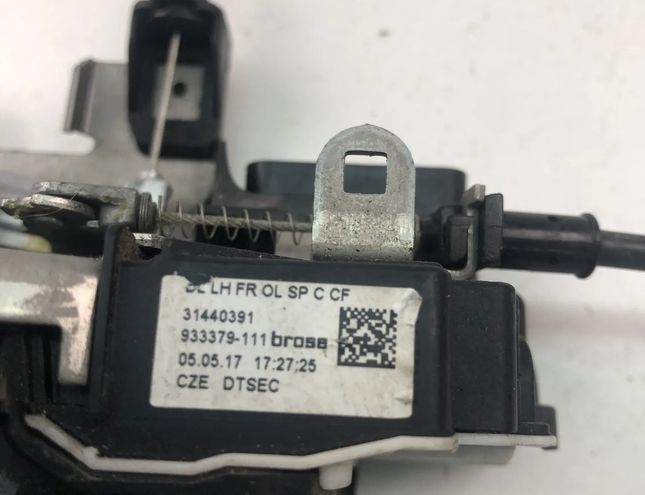 VOLVO V40 2 generation (2012-2020) Priekšējo kreiso durvju slēdzene 31440391 27900519