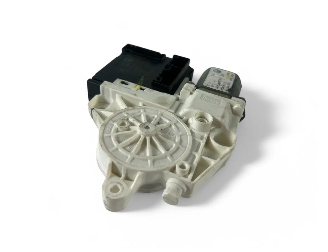 VOLKSWAGEN Golf 5 generation (2003-2009) Priekšējo labo durvju logu pacelšanas motorīts 0130822229 28909519
