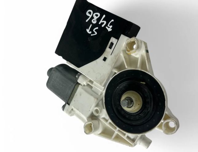 VOLKSWAGEN Golf 5 generation (2003-2009) Priekšējo labo durvju logu pacelšanas motorīts 0130822229 28909519