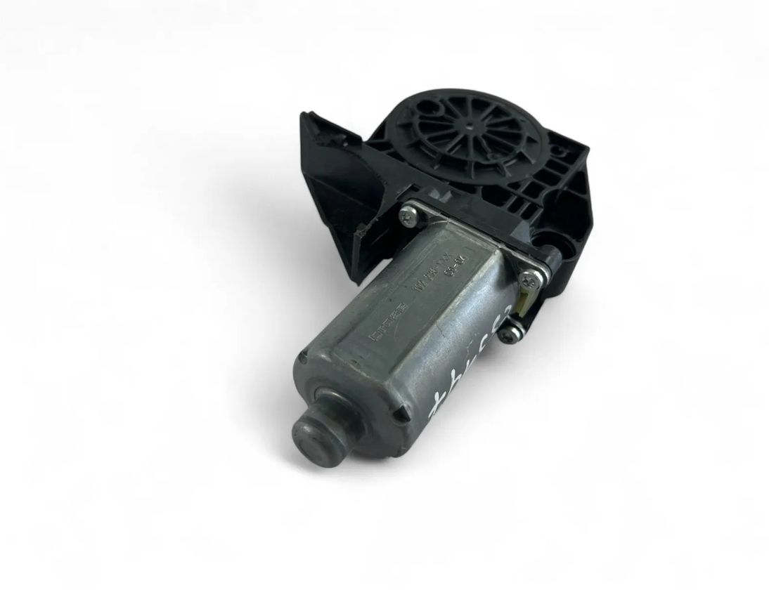 VOLKSWAGEN Touareg 1 generation (2002-2010) Aizmugurējo labo durvju loga vadības motorīts 0130821764 30191990