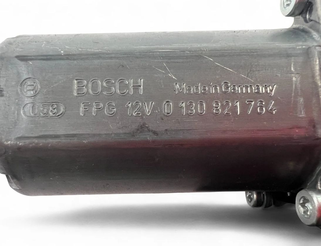 VOLKSWAGEN Touareg 1 generation (2002-2010) Aizmugurējo labo durvju loga vadības motorīts 0130821764 30191990