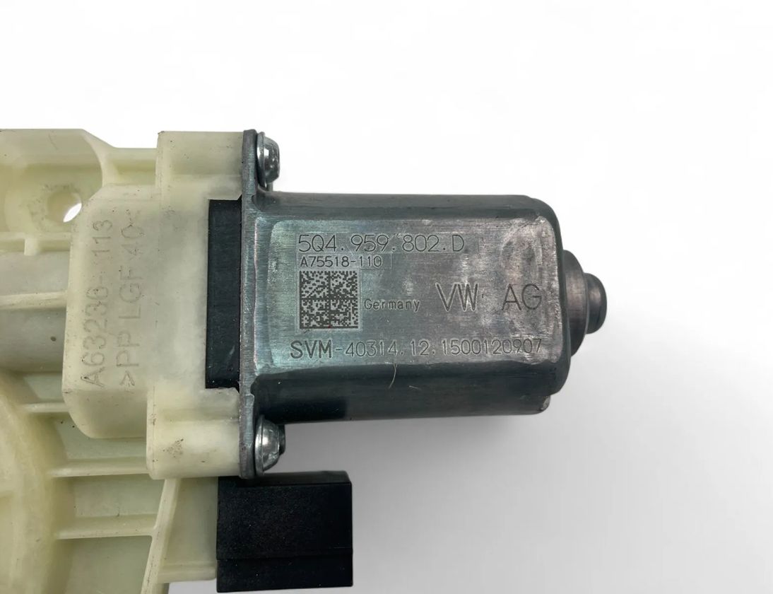 VOLKSWAGEN Passat B8 (2014-2023) Aizmugurējo kreiso durvju loga pacēlāja motorīts 5Q4959802D 30494959