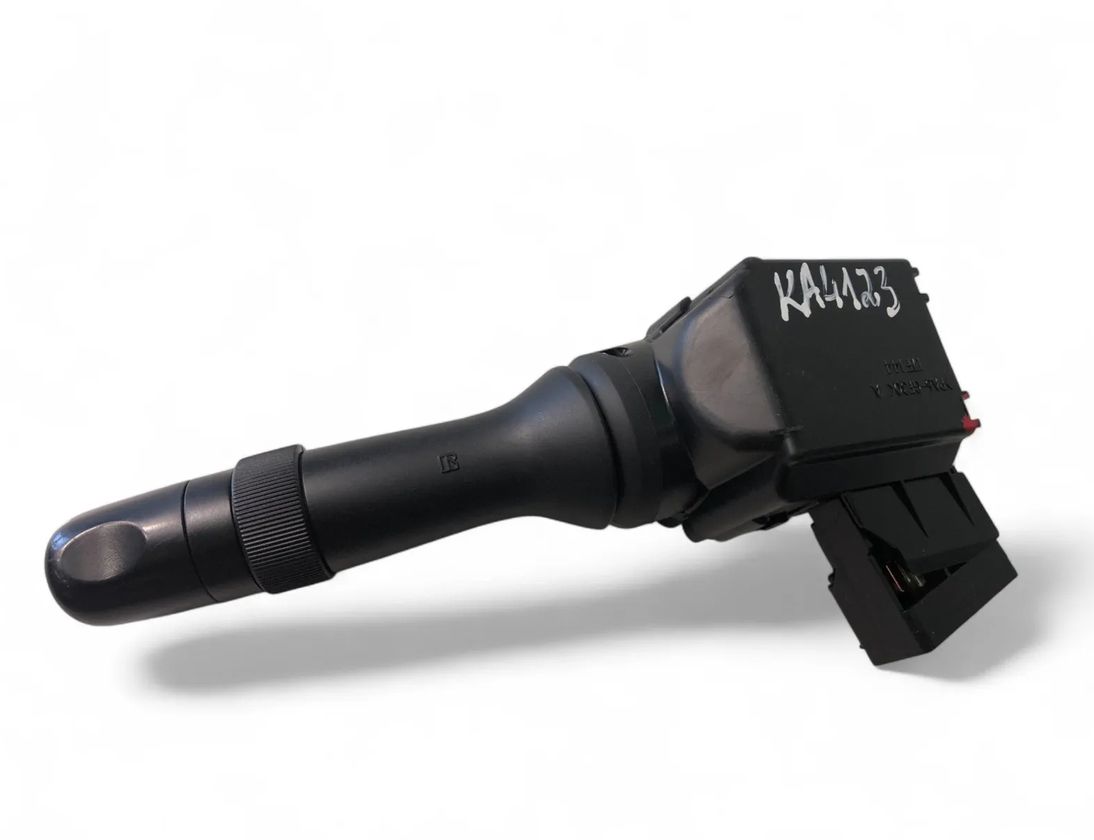 TOYOTA Yaris 3 generation (2010-2019) Управление стеклоочистителями 17F582 30661896