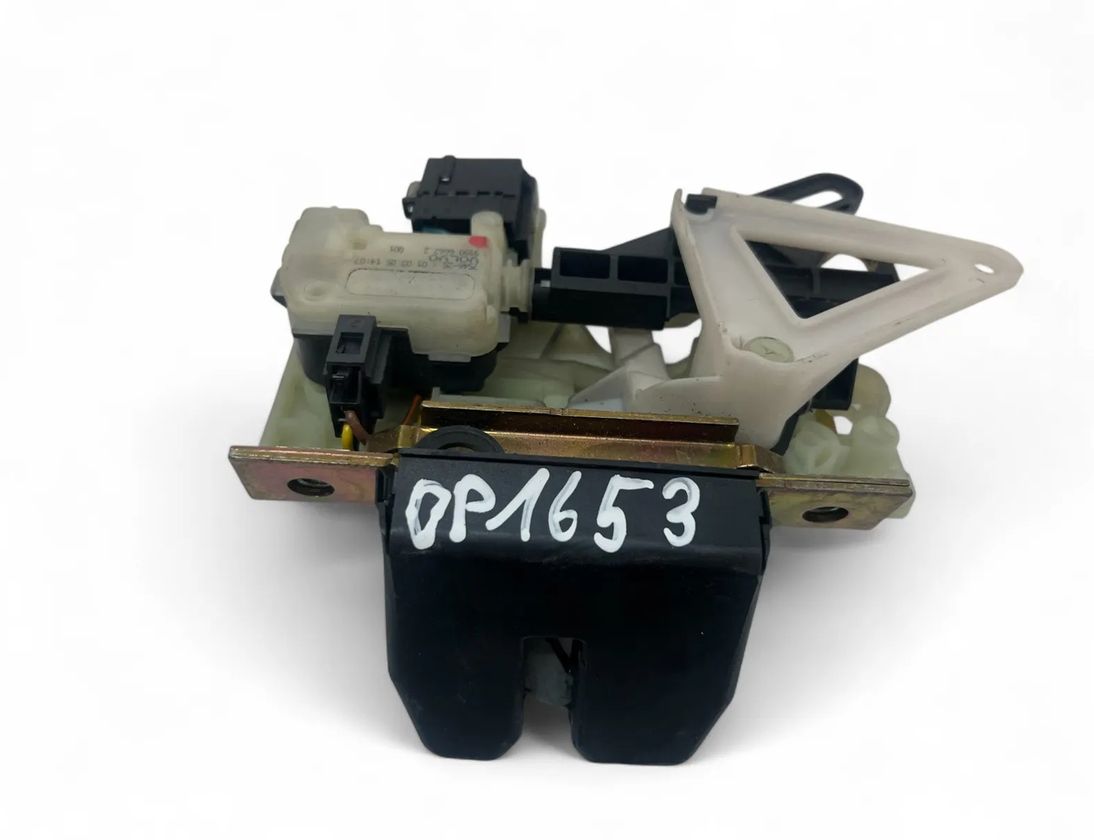 VOLVO XC70 2 generation (2000-2007) Aizmugurējā bagāžnieka slēdzene 30716331 31408290