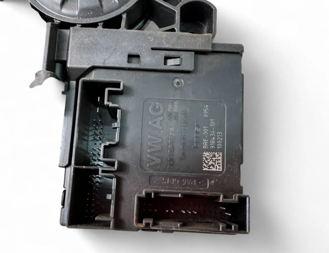 VOLKSWAGEN Passat B6 (2005-2010) Priekšējo kreiso durvju logu pacēlāja motorīts 3AA959702A 31689034