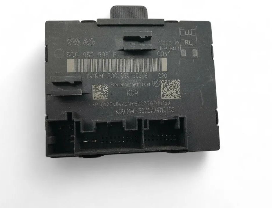 VOLKSWAGEN Tiguan 2 generation (2016-2024) Aizmugurējo kreiso durvju vadības bloks 5Q0959595E 32056645
