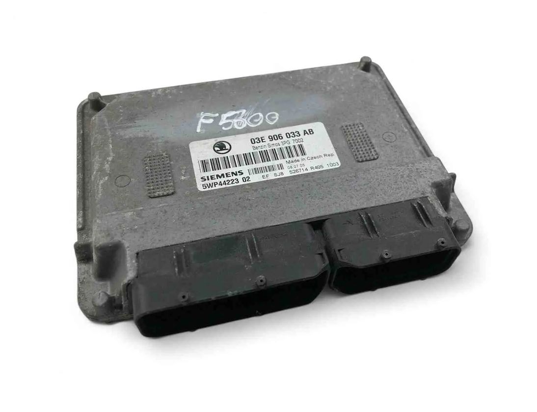 SKODA Fabia 1 generation  (2004-2007) Блок управления двигателем 03E906033AB 32600477