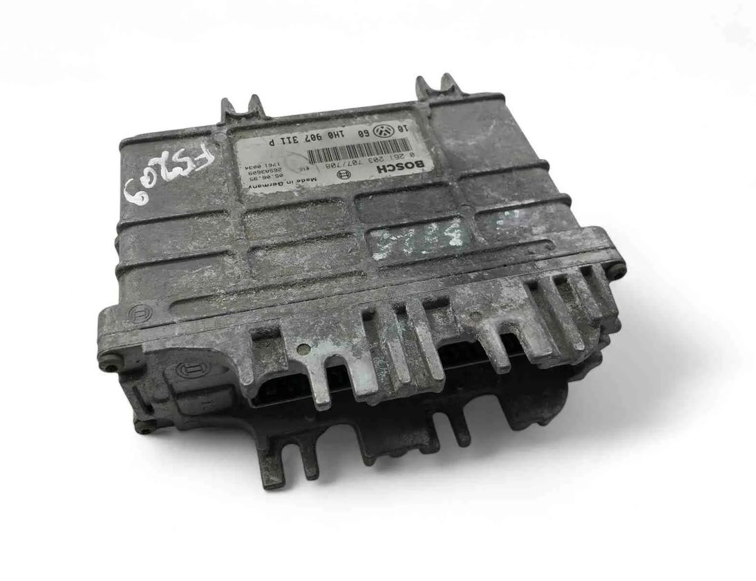 VOLKSWAGEN Golf 3 generation (1991-1998) Блок управления двигателем 0261203707,1H0907311P 32600490