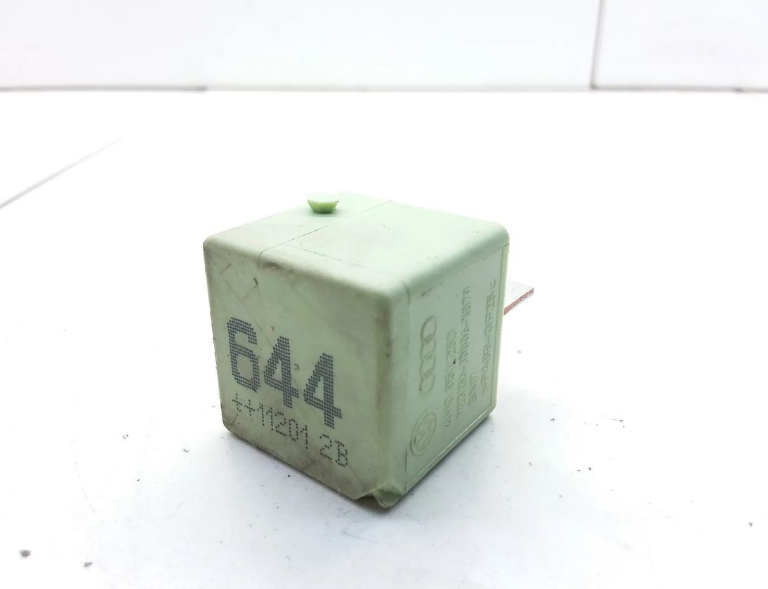 VOLKSWAGEN Golf 6 generation (2008-2015) Relejs 4h0951253,V23136j0006x079 11370595