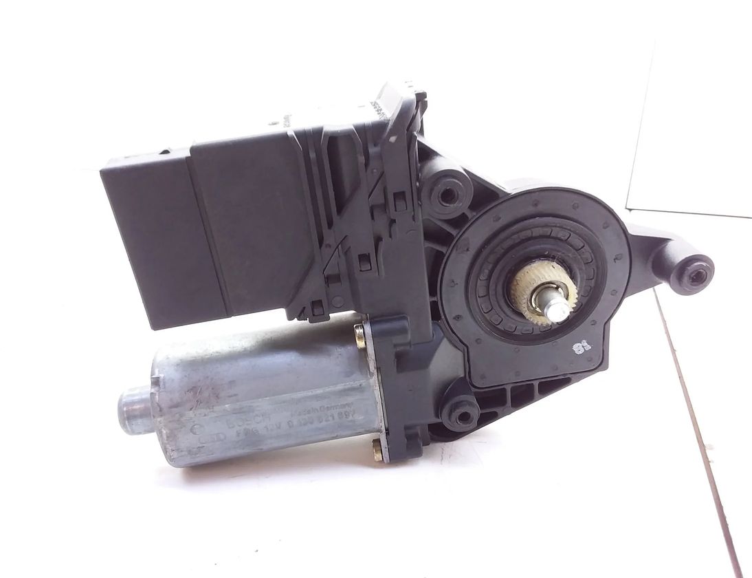 VOLKSWAGEN Passat B5 (1996-2005) Моторчик стеклоподъемника задней левой двери 0130821697 12360930
