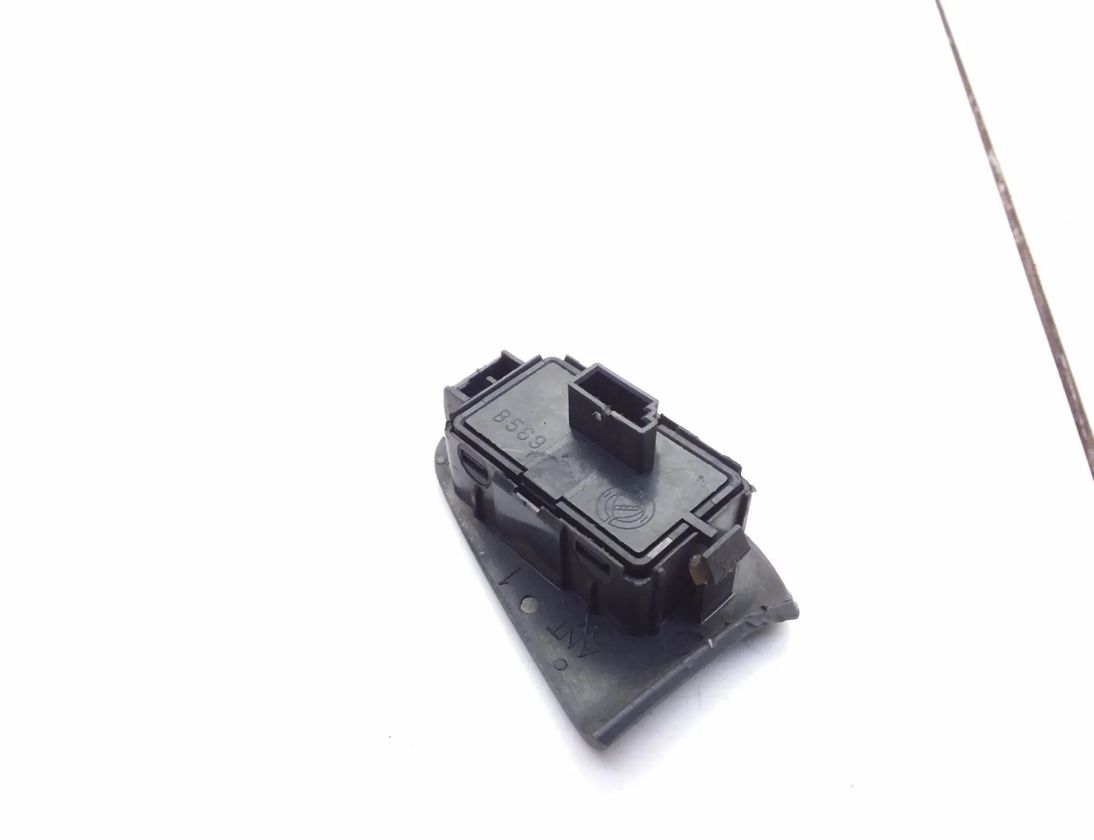 FIAT Stilo 1 generation (2001-2010) Кнопка стеклоподъемника передней правой двери B569 18283877