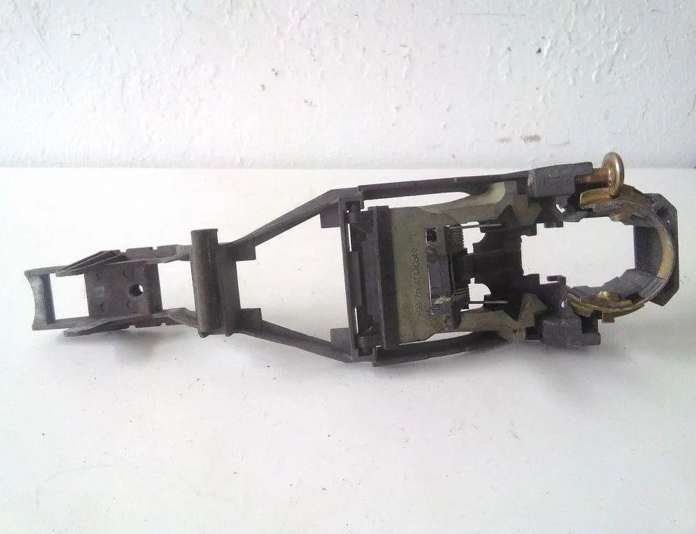 SKODA Octavia 1 generation (1996-2010) Priekšējo labo durvju iekšējā roktura rāmis/kronšteins 3B0837885 20326348