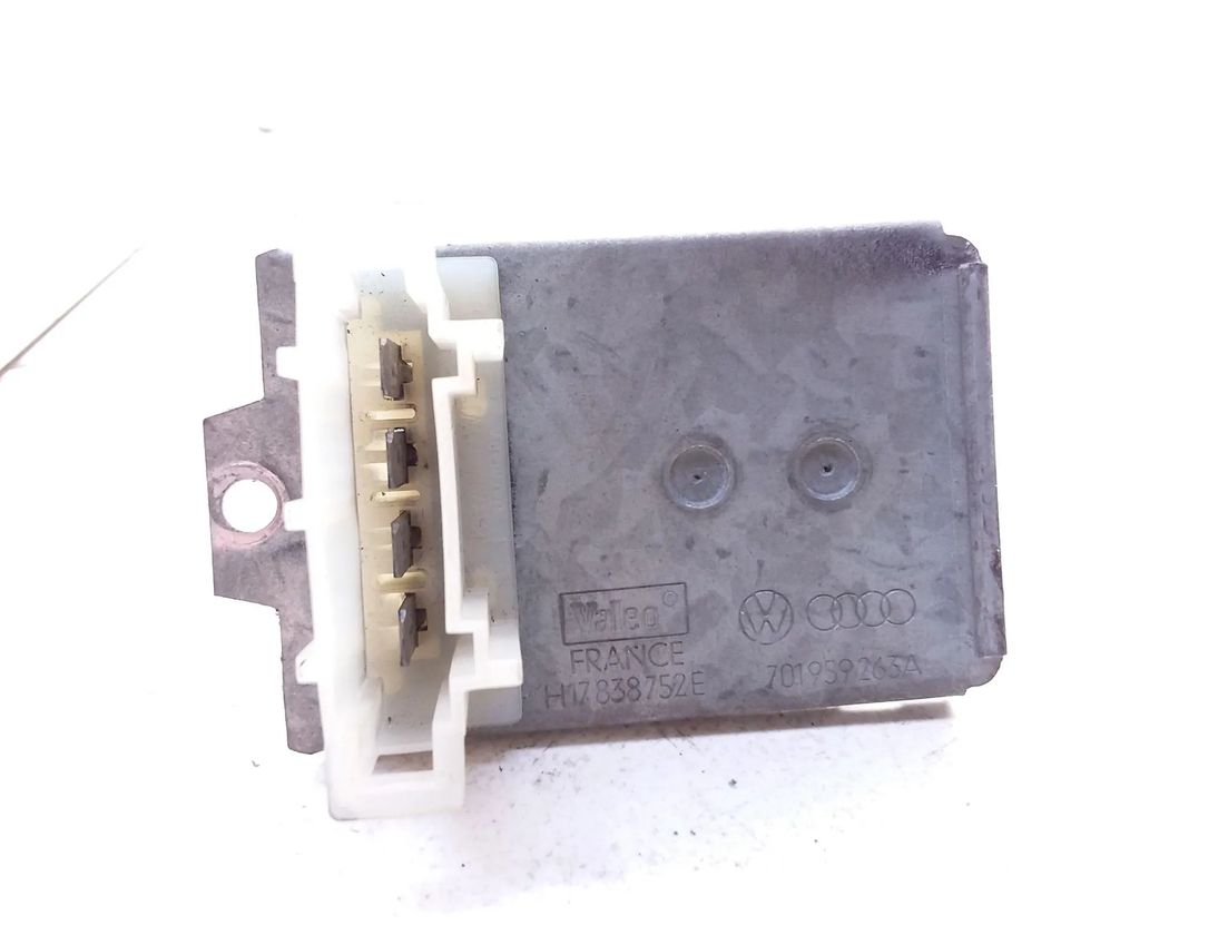 VOLKSWAGEN Passat Variant 1 generation (2010-2024) Реле вентилятора печки салона 701959263A 20373843