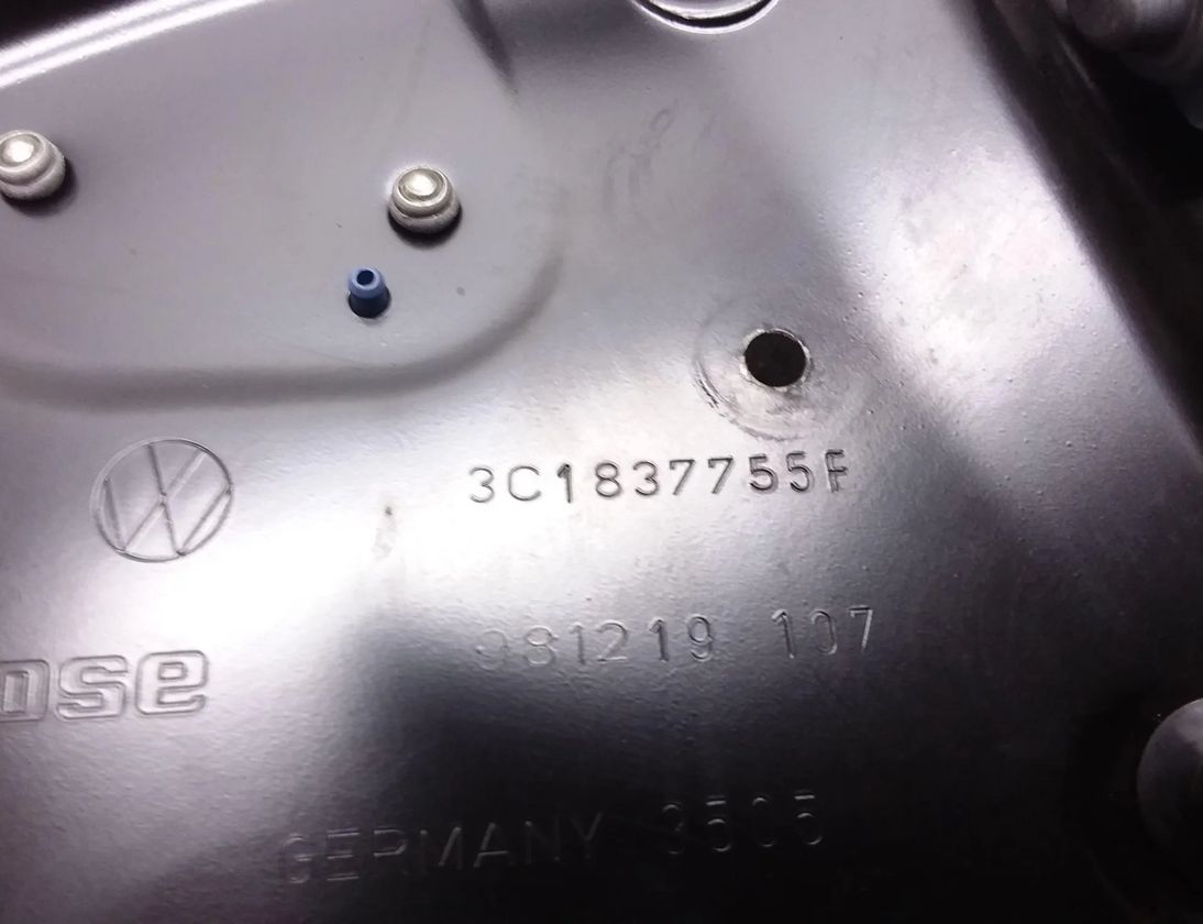 VOLKSWAGEN Passat Variant 1 generation (2010-2024) Кнопка стеклоподъемника передней правой двери 3C1837755F 20375211