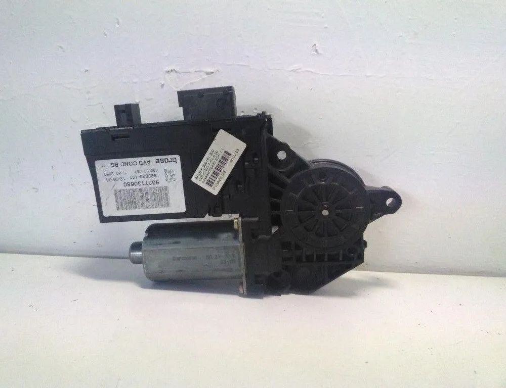 PEUGEOT 307 1 generation (2001-2008) Priekšējo labo durvju logu pacelšanas motorīts 9637130680,0130821766 20626429
