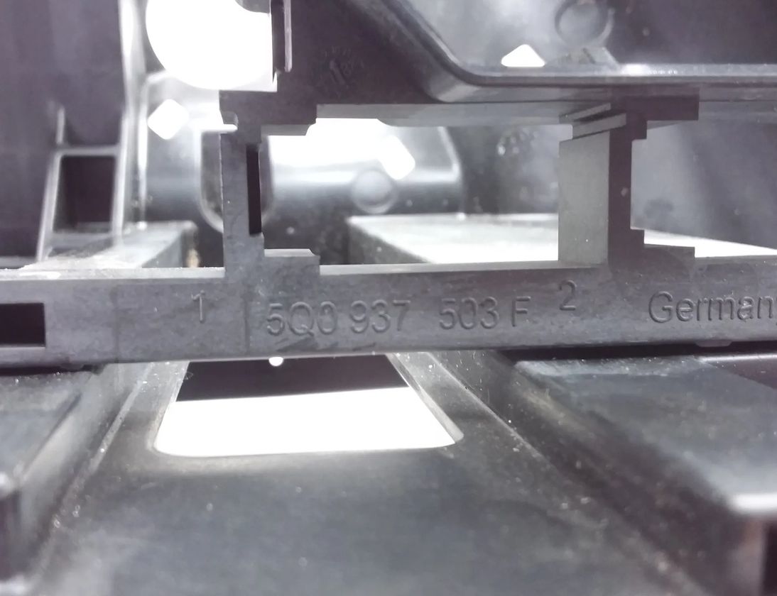 VOLKSWAGEN T-Roc 1 generation (2017-2024) Блок предохранителей 5Q0937503F,517941395B 23954429