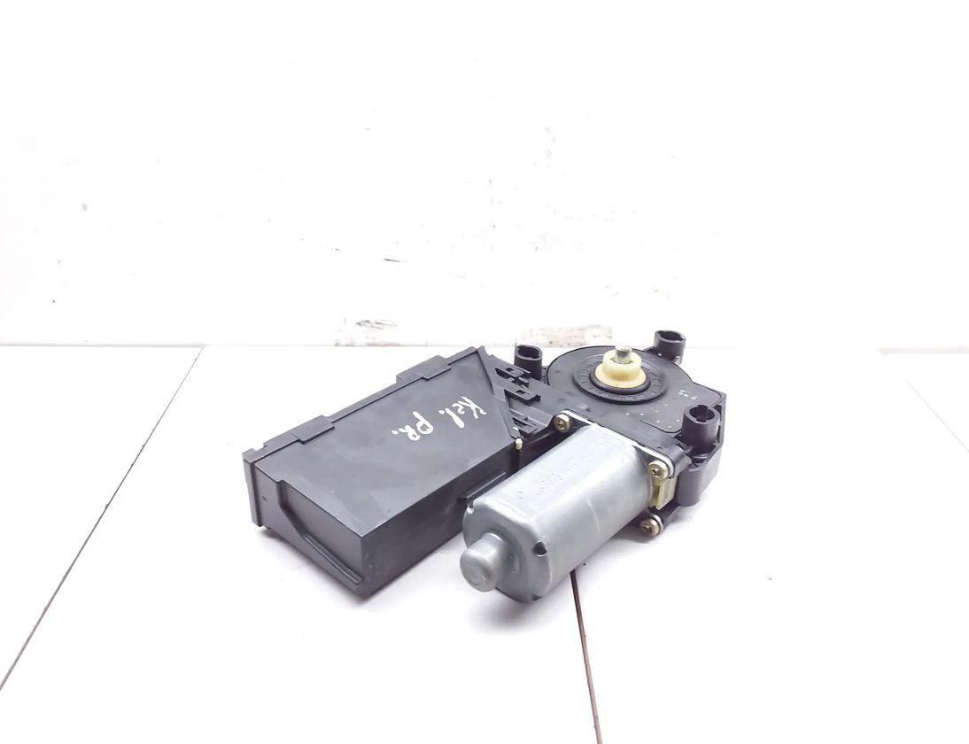 VOLKSWAGEN Touareg 1 generation (2002-2010) Маторчик стеклоподъемника передней правой двери 3d1959792a,0130821765 27525258