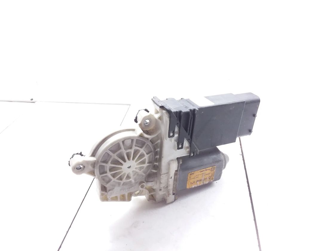 VOLKSWAGEN Golf 4 generation (1997-2006) Front Left Door Window Regulator Motor 1j1959801c 29976920